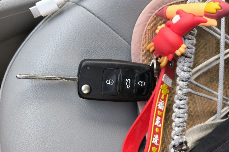 斯柯达 昕锐 2013款 1.6L 手动智选型中控内饰11