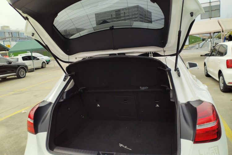 奔驰GLA 2019款 GLA 200 动感型机舱底盘23