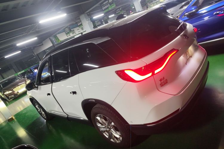 蔚来ES8 2020款 415KM 七座版车身外观4