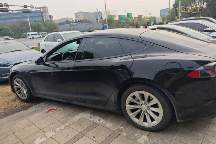 特斯拉 2017款 Model S 75D 标准续航版车身外观4