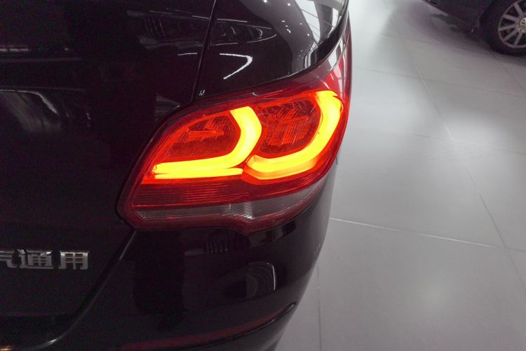 雪佛兰 科沃兹 2019款 320 自动欣享天窗版车身外观9