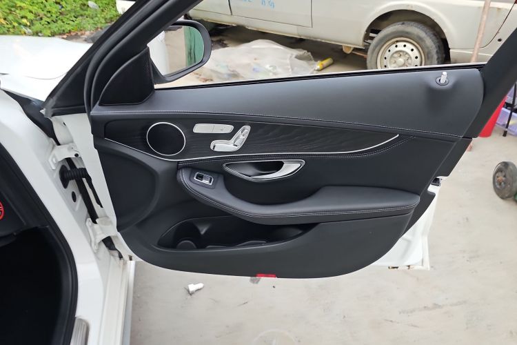 奔驰C级 2017款 改款 C 200 L 运动版中控内饰7005