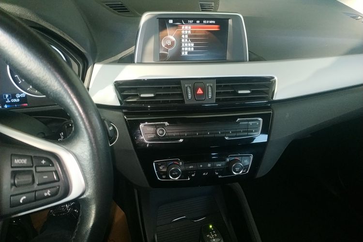 宝马X1 2016款 sDrive18Li 尊享型中控内饰16