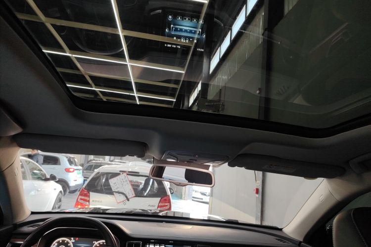 红旗HS7 2022款 2.0T DCT两驱智联旗享版 五座中控内饰22