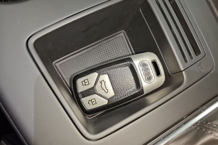 奥迪A4L 2023款 40 TFSI 时尚动感型中控内饰11