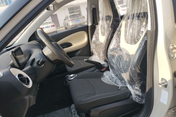 五菱汽车 五菱缤果 2023款 203km 轻享款局部细节19