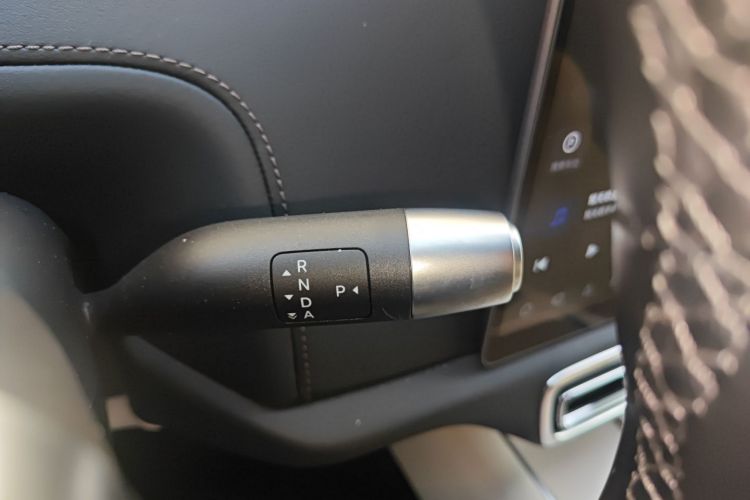 理想汽车 理想L9 2022款 Max中控内饰18