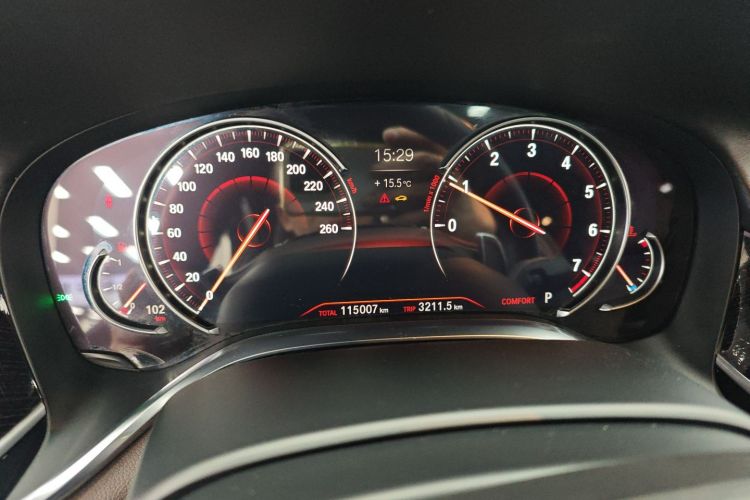 宝马7系 2018款 730Li 尊享型 M运动套装局部细节14