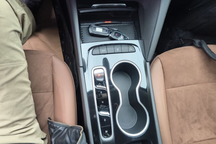 别克 君威 2023款 552T 智享型中控内饰18