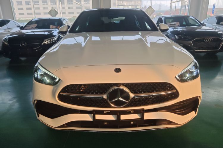 奔驰C级 2024款 改款 C 260 L 运动版车身外观2