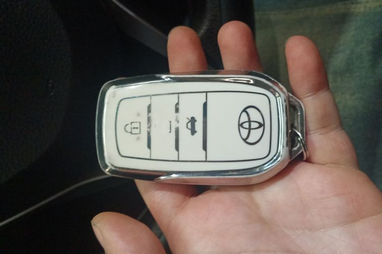 丰田 锋兰达 2024款 2.0L CVT精英版中控内饰7001