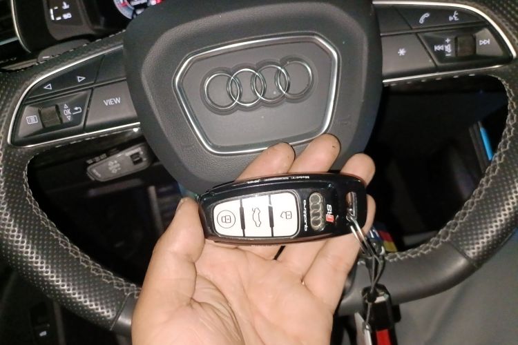 奥迪Q8 2021款 55 TFSI 尊享动感型中控内饰11