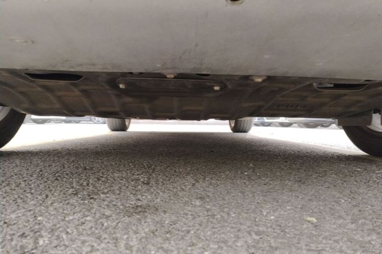 福特 福克斯 2012款 两厢 2.0L 手动豪华运动型局部细节9008