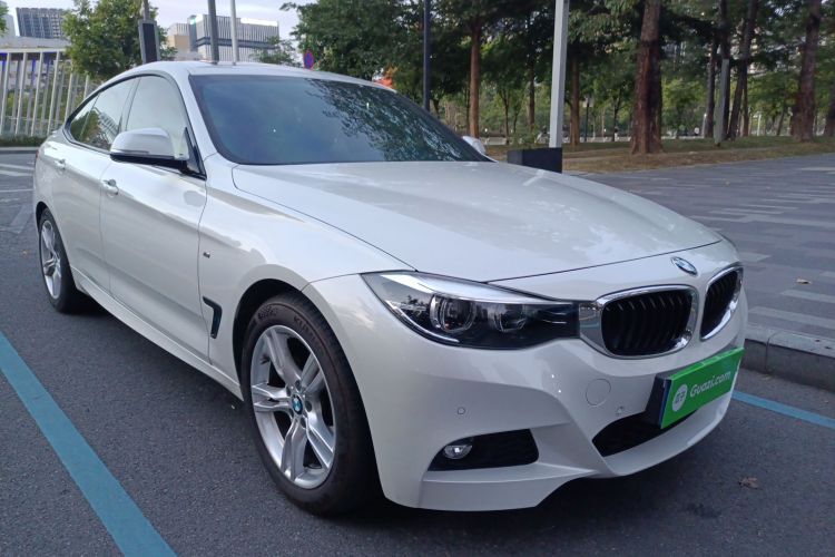 宝马3系GT 2019款 320i M运动套装车身外观3