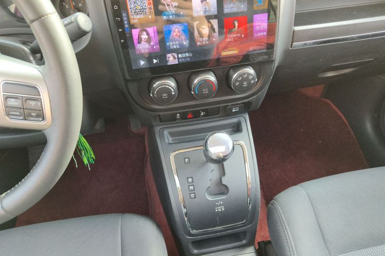 Jeep 自由客 2014款 2.0L 运动增强版局部细节18