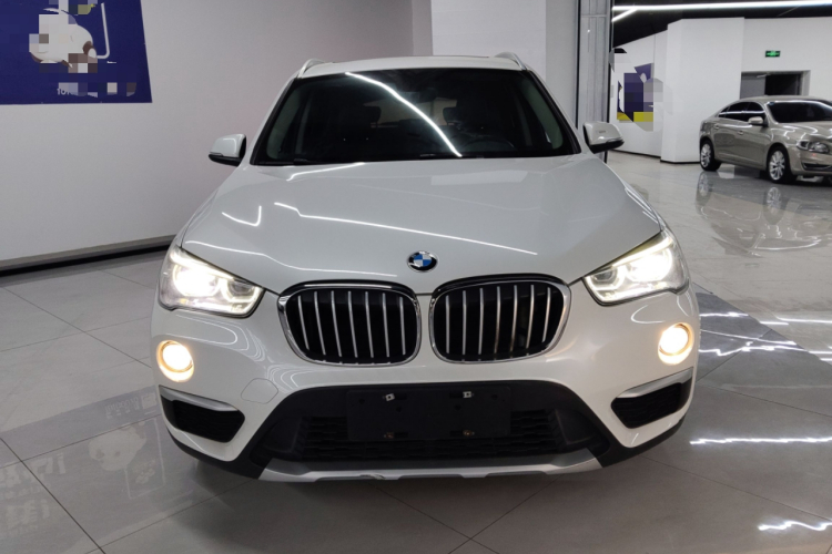 宝马X1 2018款 xDrive20Li 尊享型车身外观2