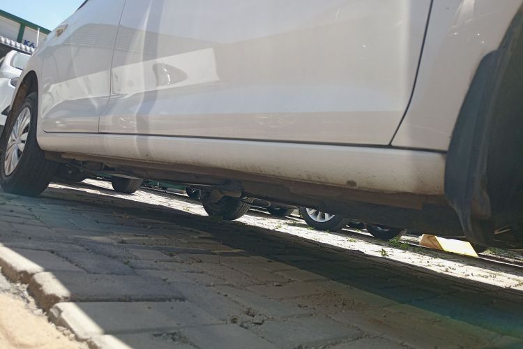 大众 桑塔纳 2016款 1.6L 手动风尚版机舱底盘29