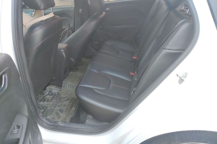 奇瑞 艾瑞泽5 2017款 1.5L CVT领潮版中控内饰21