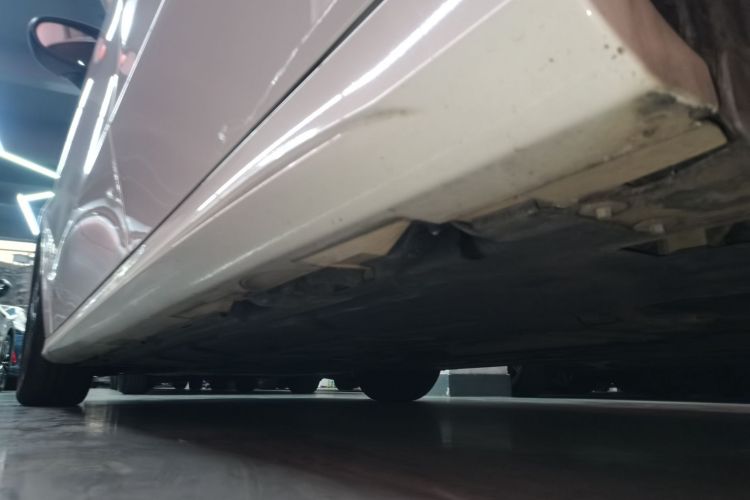 奔驰A级 2019款 改款 A 180 L 运动轿车局部细节9002