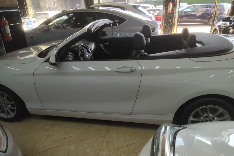 宝马2系(进口) 2015款 218i 敞篷轿跑车车身外观4