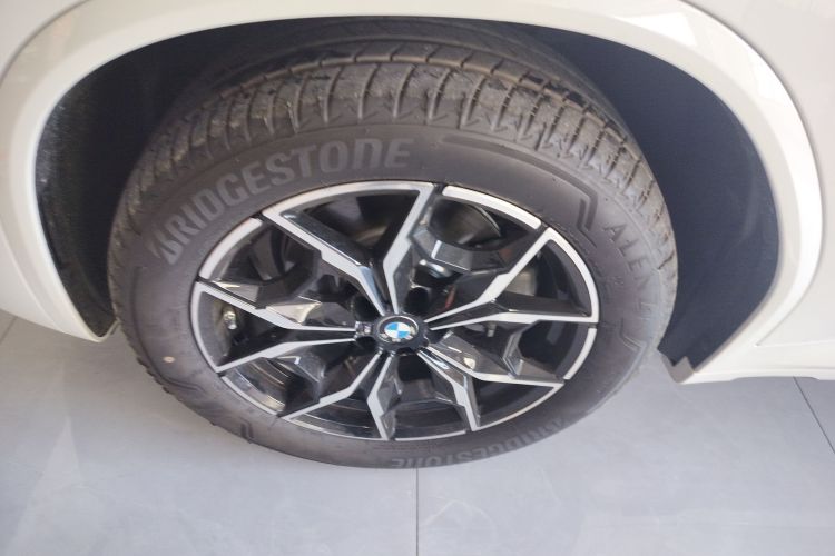 宝马X4 2022款 xDrive 25i M运动套装车身外观6007