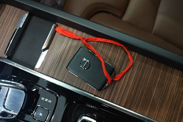 沃尔沃XC60新能源 2025款 插电式混动 长续航四驱智雅豪华版中控内饰7001