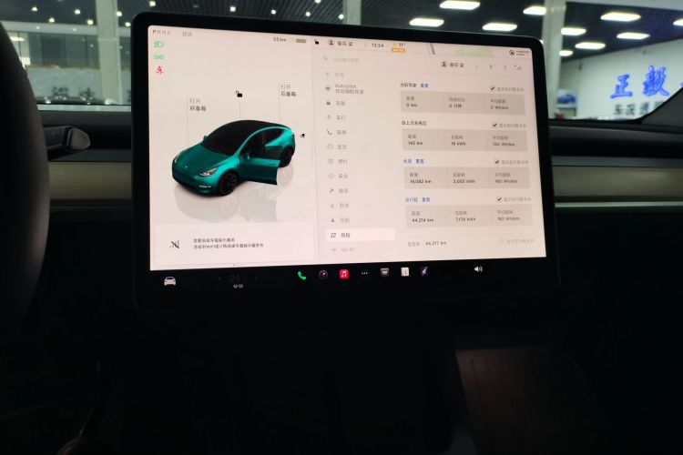 特斯拉 Model Y 2022款 后轮驱动版中控内饰16