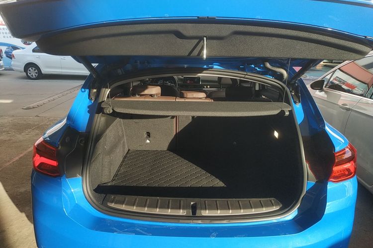 宝马X2 2020款 sDrive20i M越野套装机舱底盘23