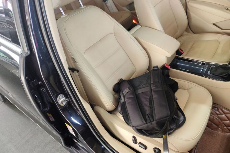 大众 帕萨特 2014款 1.8TSI DSG尊荣导航版局部细节41