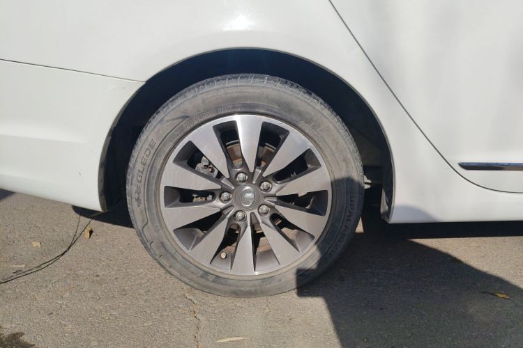 长城C50 2012款 1.5T 手动精英型车身外观6008