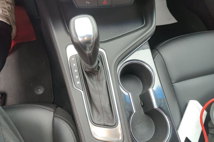 凯迪拉克CT4 2021款 28T 风尚型中控内饰18