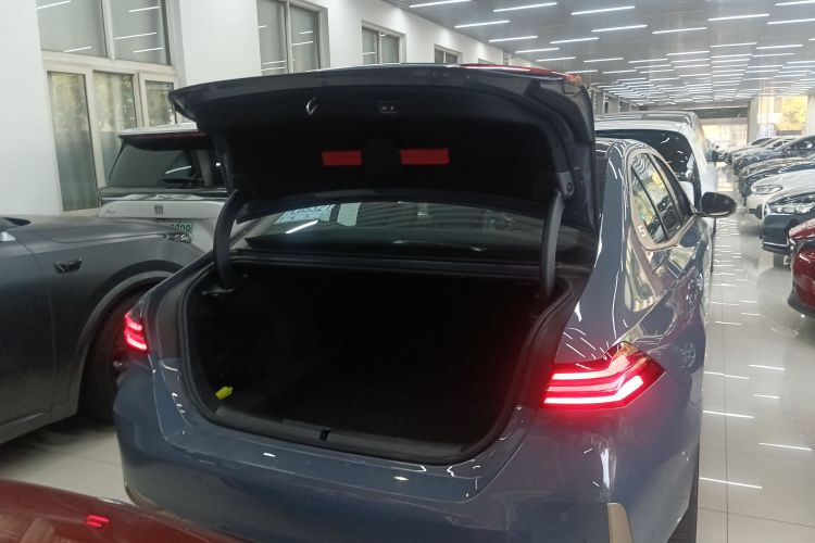 宝马5系 2024款 530Li 尊享型 豪华套装机舱底盘23