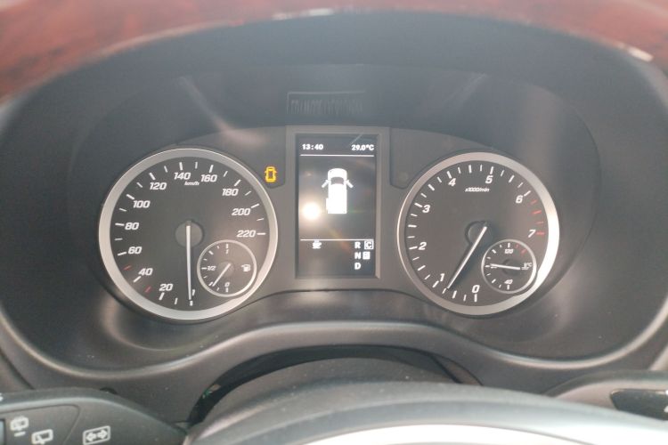 奔驰 威霆 2020款 2.0T 商务版 7座局部细节14