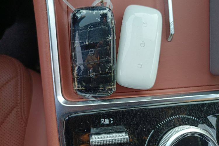 吉利银河 银河L6 2025款 EM-i 140km 探索+版中控内饰11