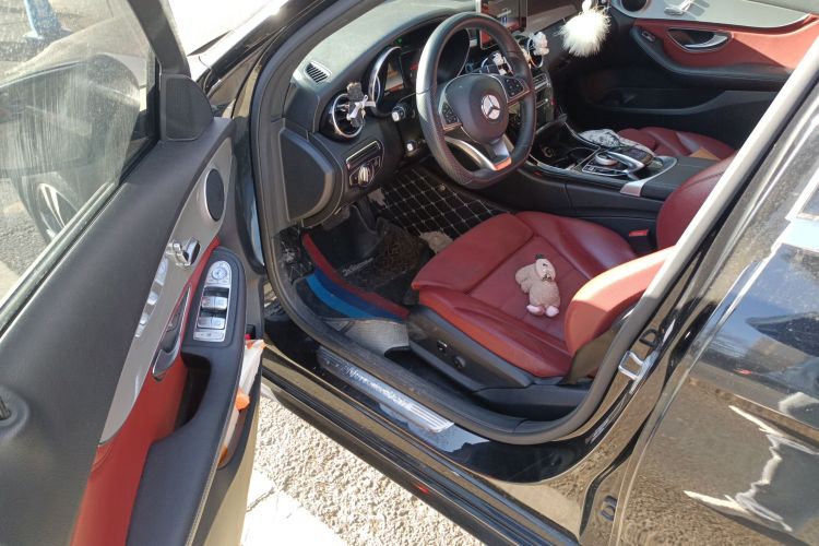 奔驰C级 2018款 C 200 运动版中控内饰20