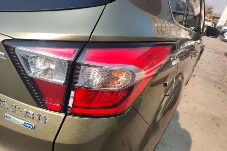 福特 翼虎 2017款 EcoBoost 180 四驱尊翼型车身外观9