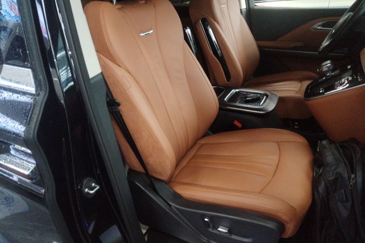 红旗HQ9 2024款 2.0T 商务版局部细节41