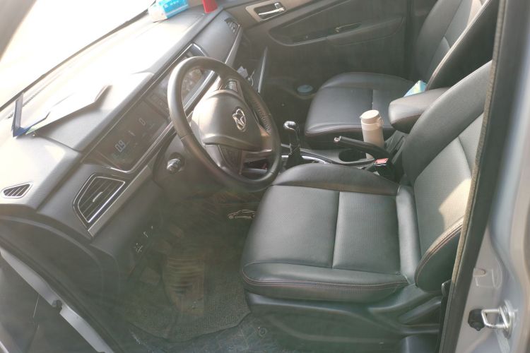 长安凯程 长安欧尚A600 2016款 1.5L 手动豪华型7座中控内饰19