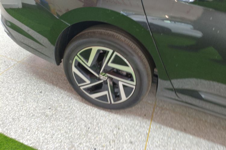 大众 速腾 2025款 改款三 300TSI DSG超越版车身外观6008