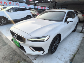沃尔沃S60 2021款 T4 智逸豪华版