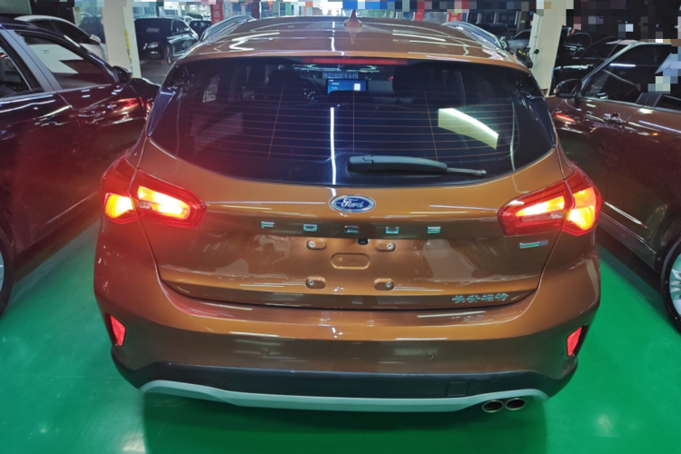 福特 福克斯Active 2020款 EcoBoost 180 自动劲潮型车身外观6004