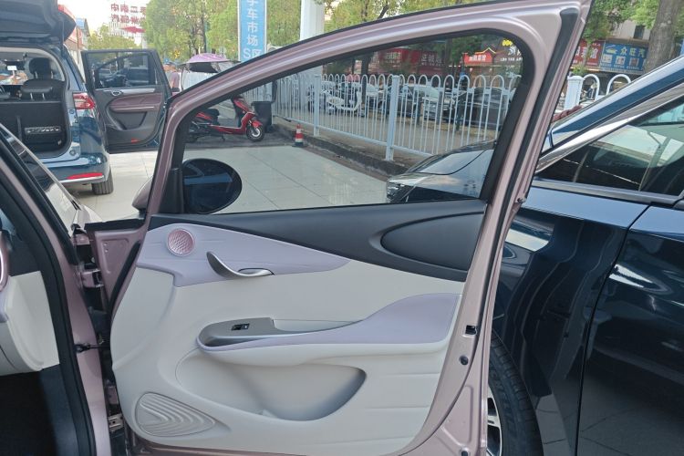 比亚迪 海豚 2021款 405km 时尚版中控内饰7005