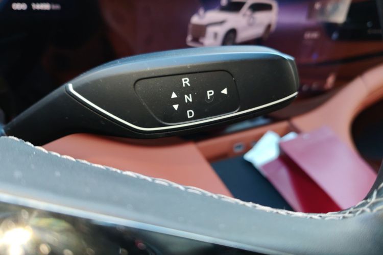 星途揽月C-DM 2025款 180 超长续航Ultra四驱 7座中控内饰18