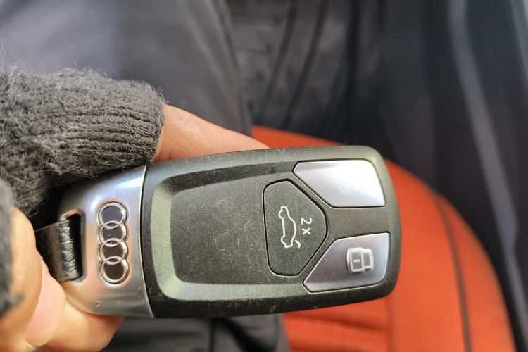 奥迪A4L 2019款 40 TFSI 进取型 国V中控内饰11