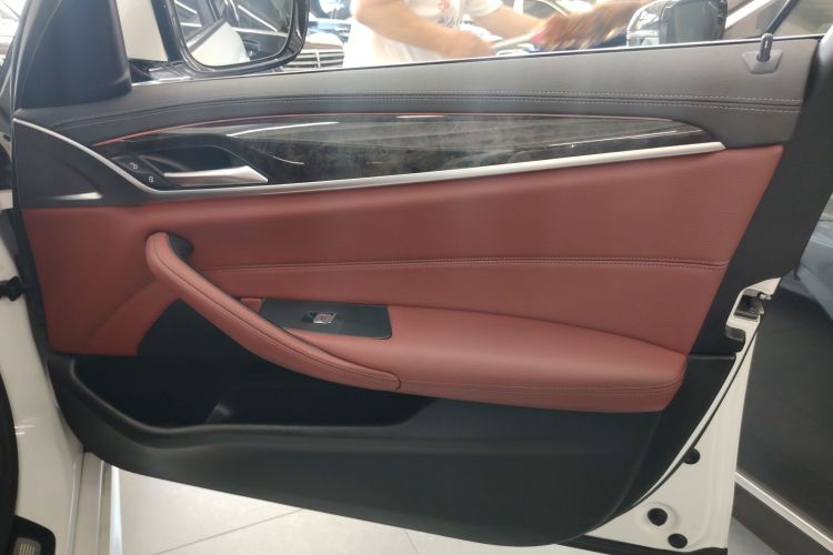 宝马5系 2020款 530Li 领先型 M运动套装中控内饰7005