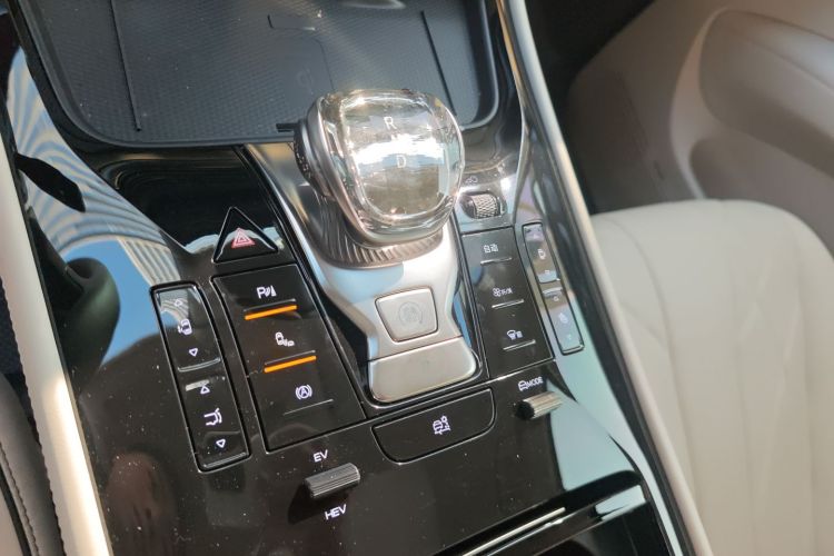 腾势D9 2024款 DM-i 970 豪华型中控内饰18