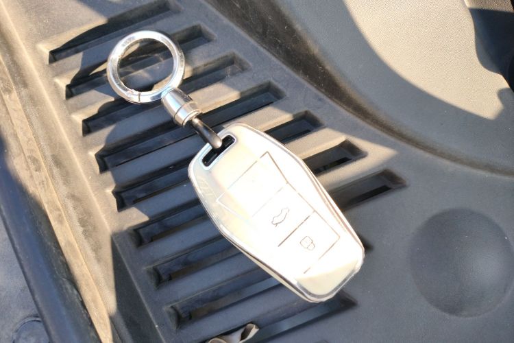 江淮钇为 钇为3 2023款 405km Lite中控内饰11