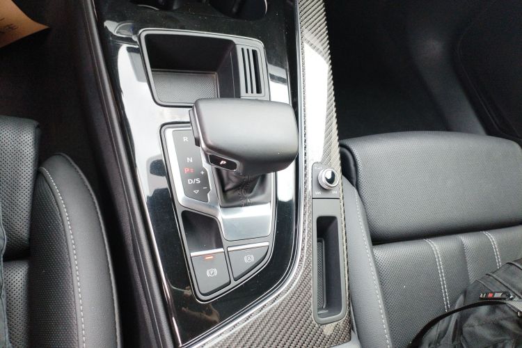 奥迪A4L 2022款 45 TFSI quattro 臻选动感型中控内饰18