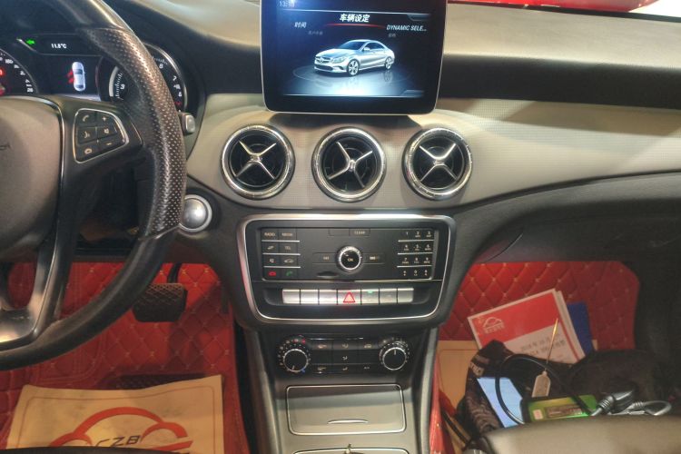 奔驰CLA 2019款 CLA 200 时尚型中控内饰16