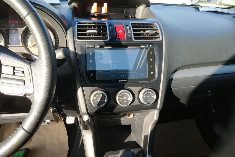 斯巴鲁 森林人 2015款 2.0i 特装纪念版中控内饰16